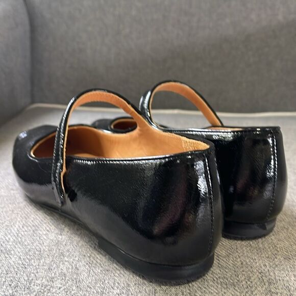 Balagan Mary Jane Shoes in great condition, evidence only on bottom of shoe. - Picture 4 of 5